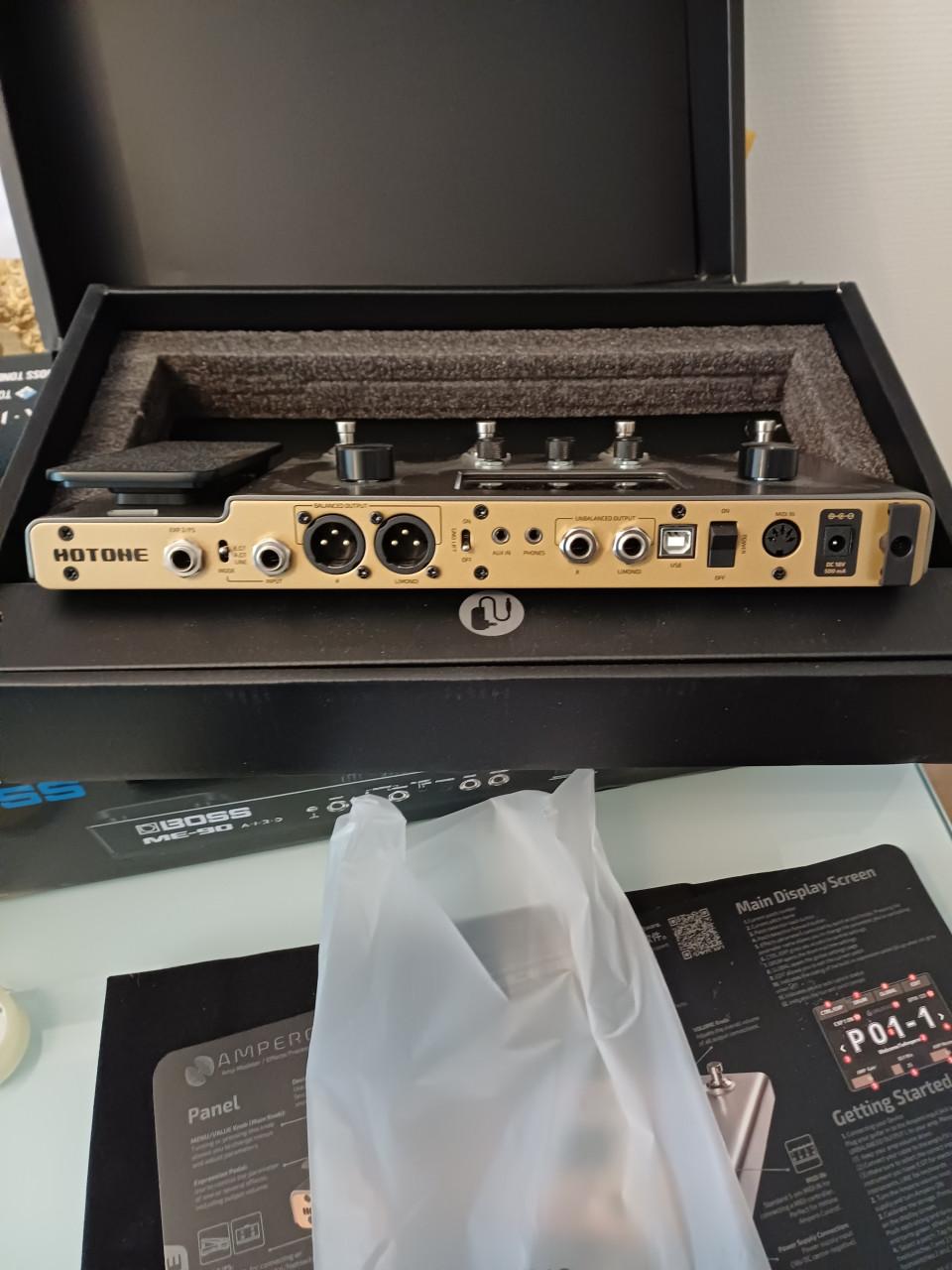 De boss me90 en ampero zilver van hotone