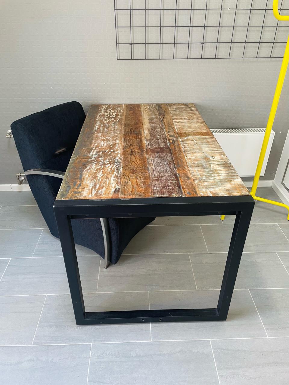 Mooie robuuste industriële Eettafel