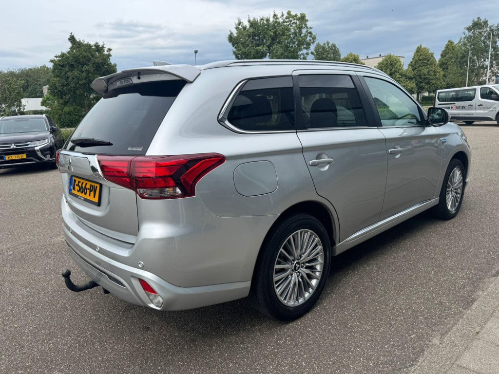Mitsubishi Outlander 2.4 phev intense+