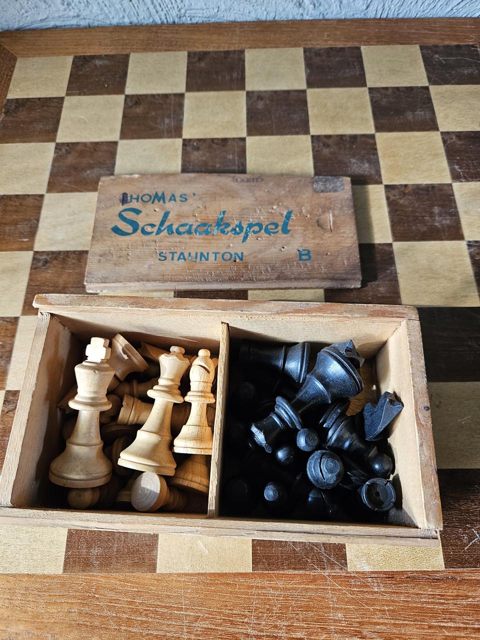 Vintage  Schaakspel homas staunton met houten bord