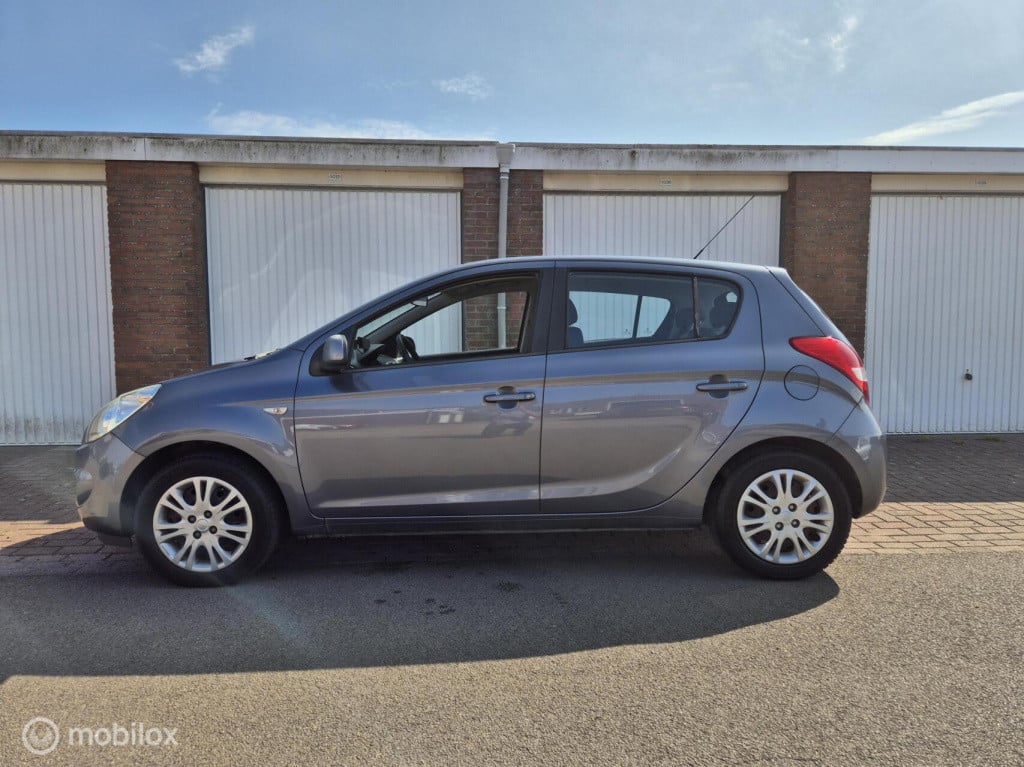 Hyundai I 20 1.2i dynamicversion / 5-deurs / dealeronderhouden/ airco / par