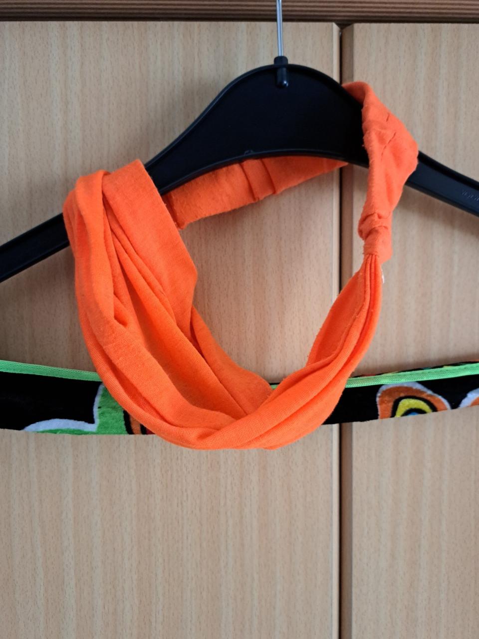 Leuk fleurig carnavalspak.