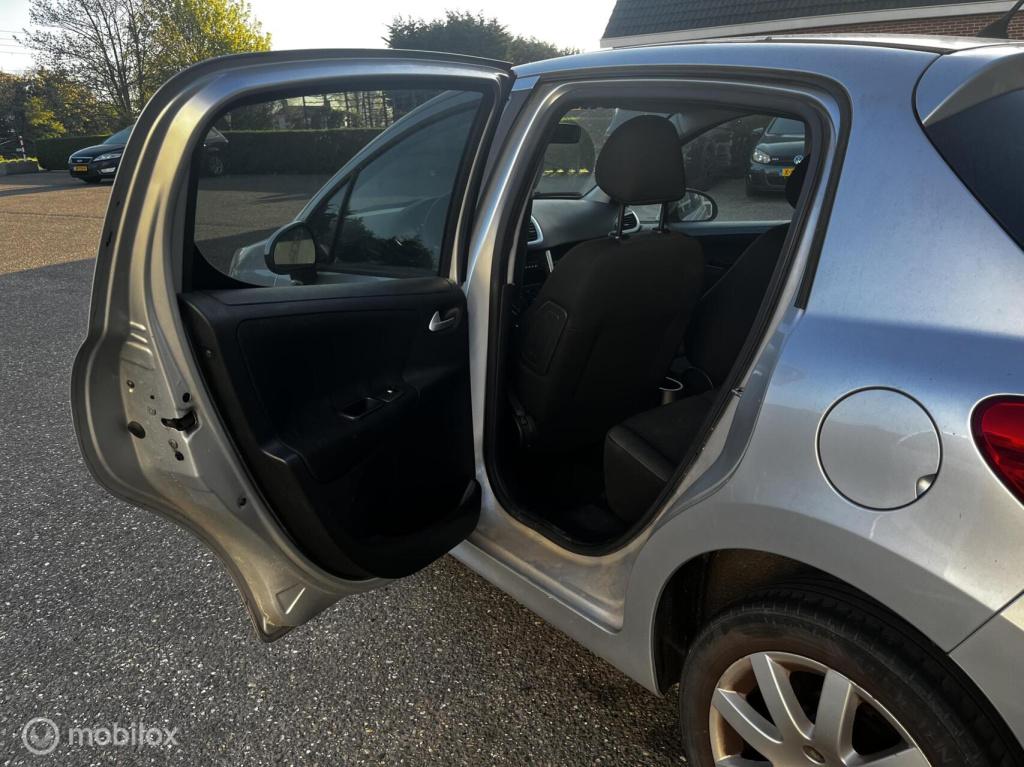 Peugeot 207 1.6 vti sportium