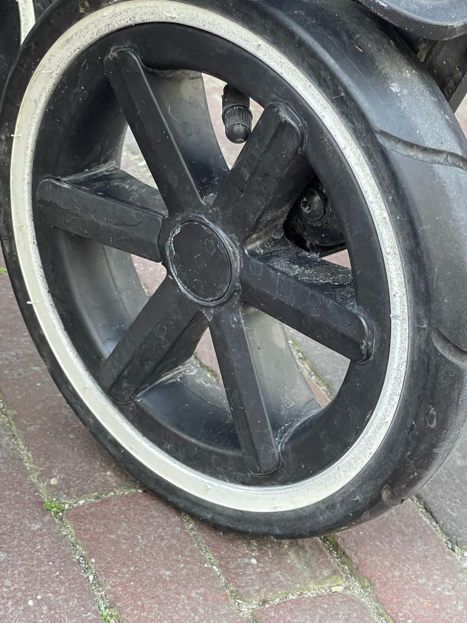 LUXE KINDERWAGEN MET VERING EN LUCHTBANDEN EN 50+ SUNPROTECTION