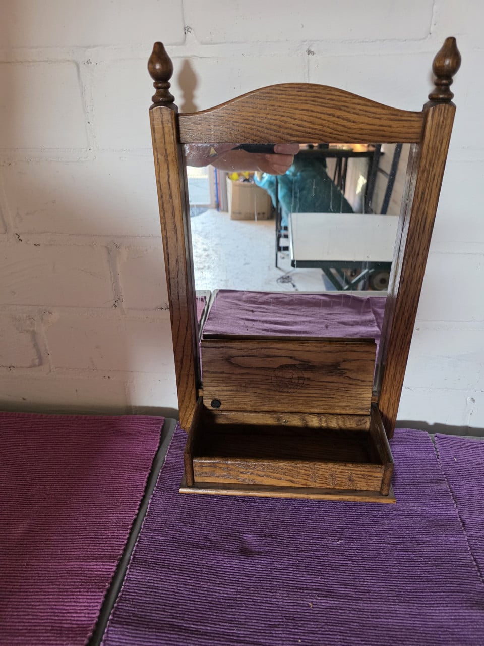 Vintage eikenhouten wandspiegel .43x26x11 cm