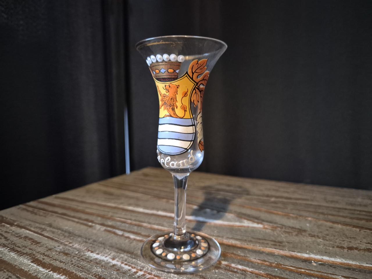 18e eeuws geëmailleerd borrel/likeurglas "Zeeland 1771"