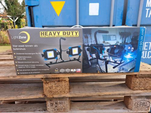 2 LED BOUWLAMPEN OP STATIEF