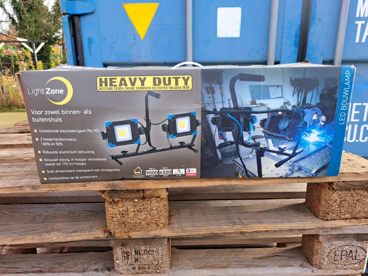 2 LED BOUWLAMPEN OP STATIEF