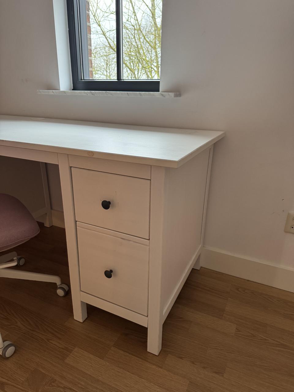 Ikea meubelen Hemnes serie: kledingkast, nachtkastje, bureau, ladekast