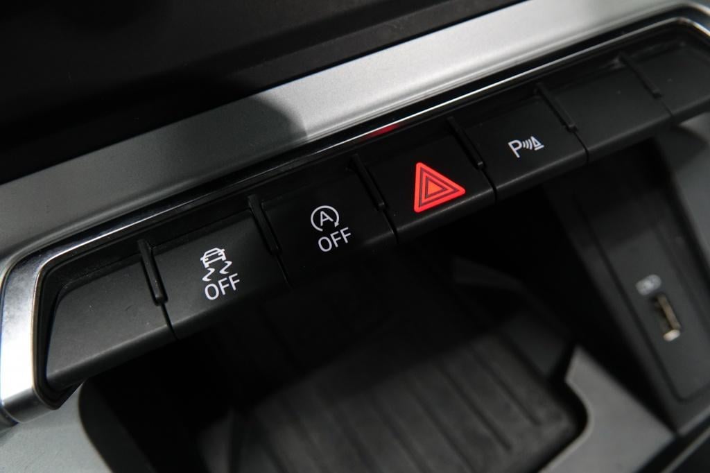 Audi Q3 35 tfsi s edition | pano | camera | stoelverw. |