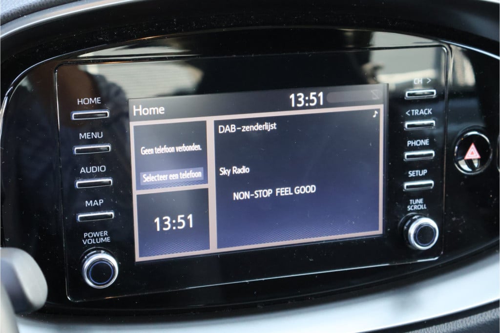 Toyota Aygo x 1.0 vvt-i mt play i achteruitrij camera i acc i airco i apple