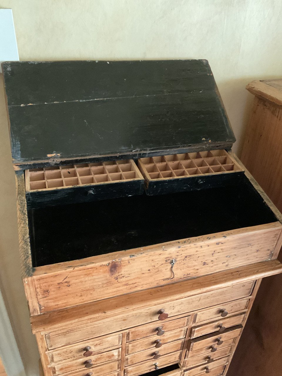 Antieke horlogemakerskast