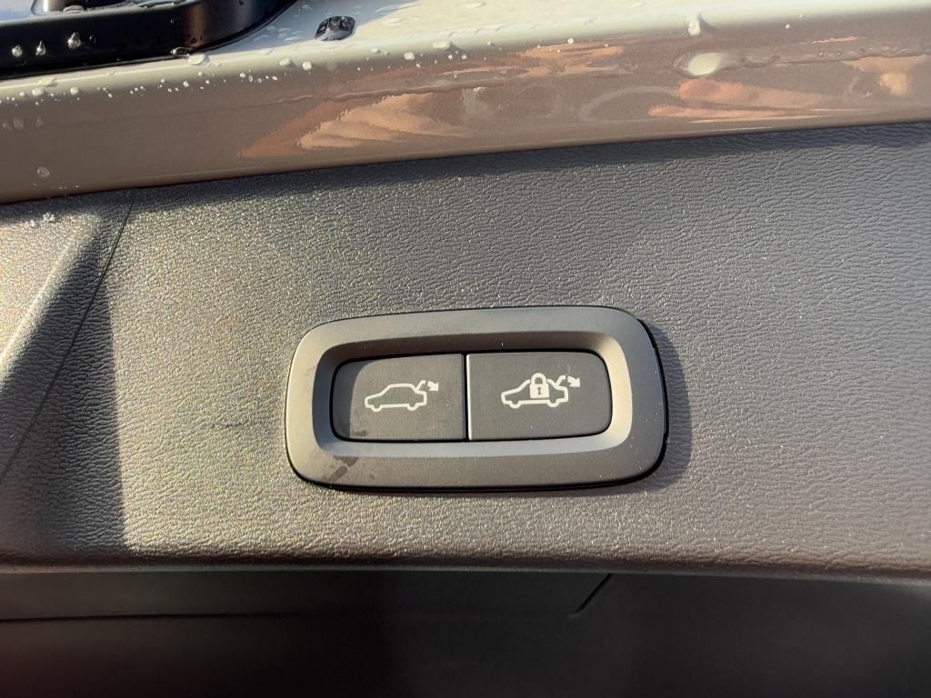 Volvo Ex40 extended range plus dark 252pk/82kwh| camera| adap.cruise