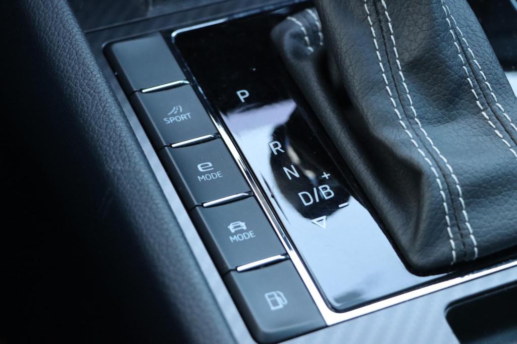 Skoda Superb combi 1.4 tsi iv sportline 218pk dsg6