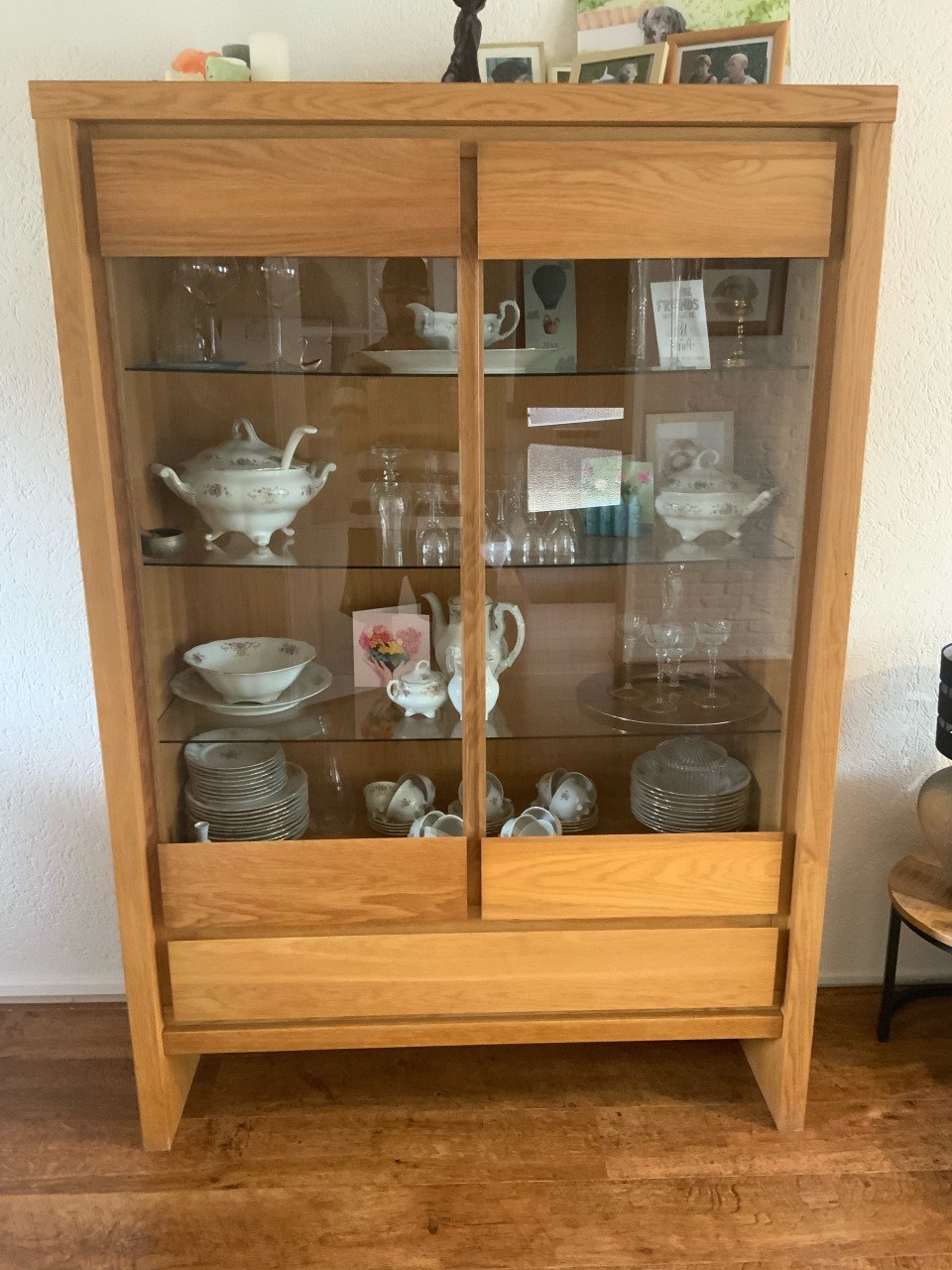 Wit eiken glazen kast