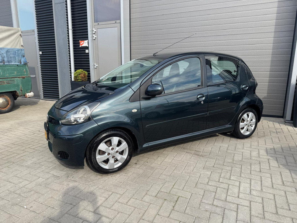 Toyota Aygo 1.0-12v aspiration green navigator