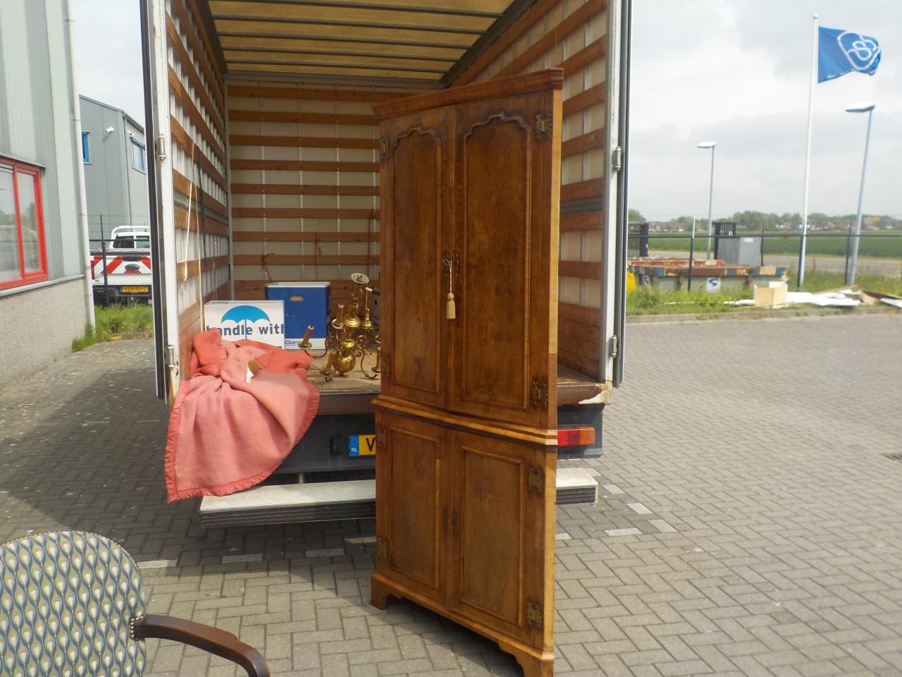 Mooie kwaliteit 2 delige antieke hoekkast in goede staat