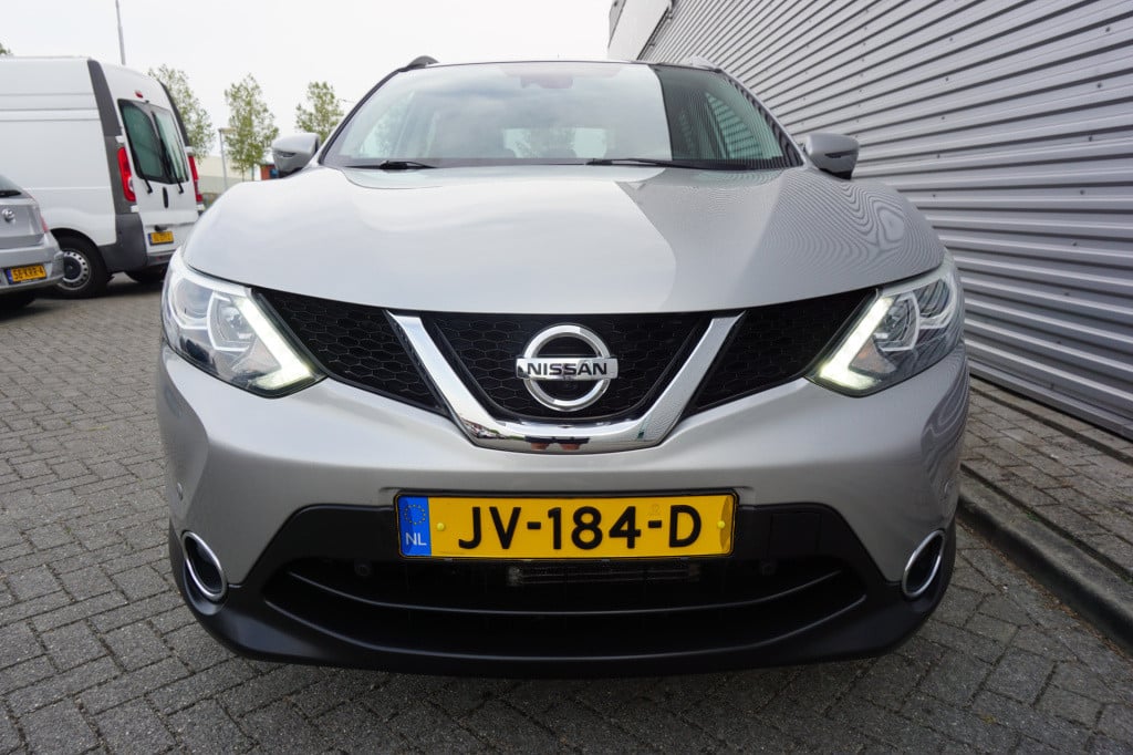 Nissan Qashqai 1.2 n-connecta airco / navi / camera / cruise / pano / trekh