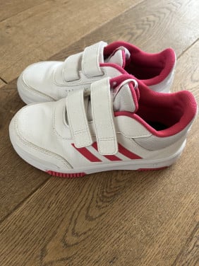 Gymschoenen / sneakers / zaalschoenen Adidas maat 32