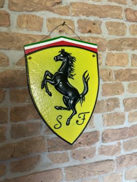 Ferrari logo gietijzer