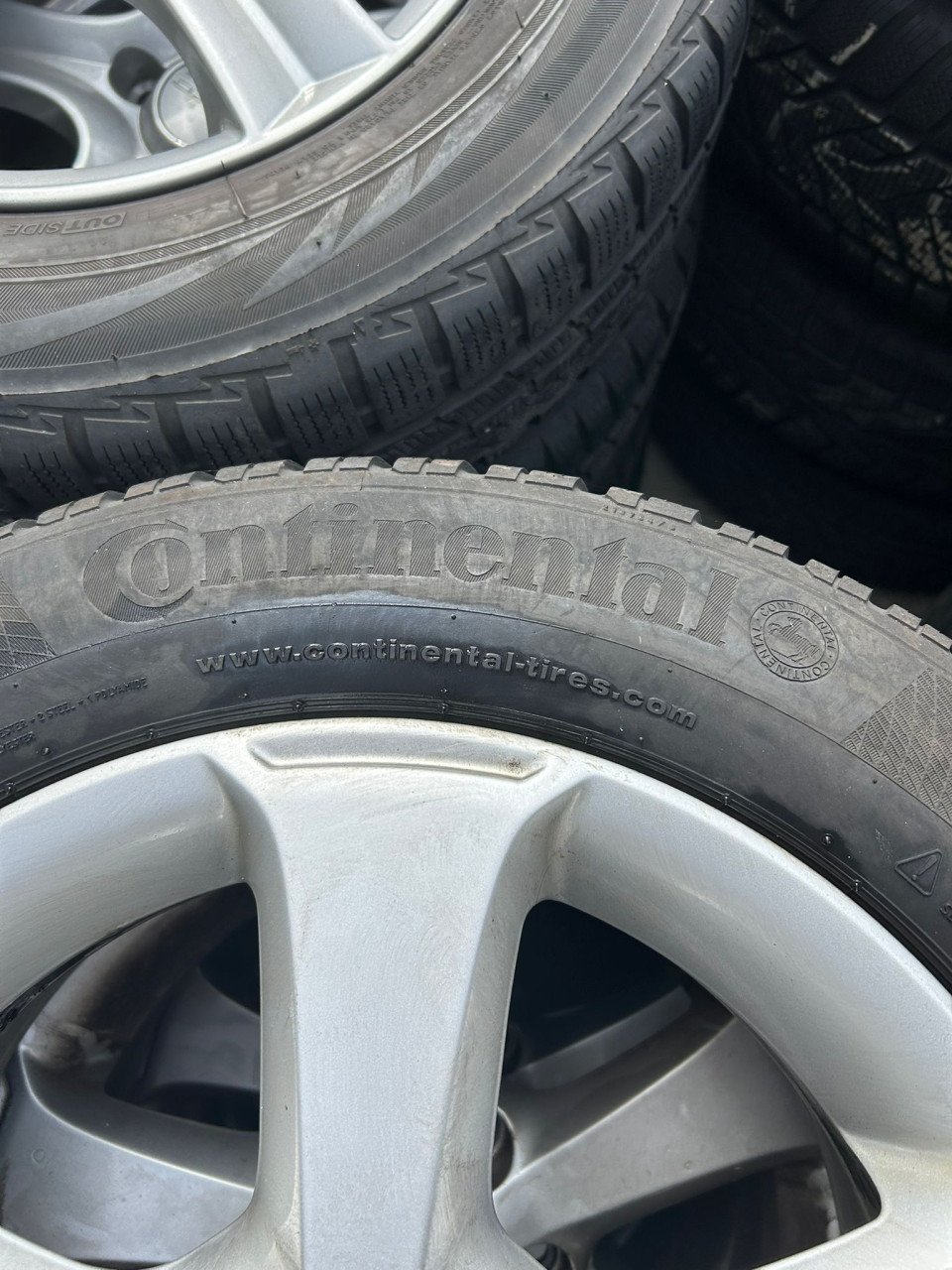 VW ALUMINIUM VELGEN MET CONTINENTAL ALL SEASON BANDEN