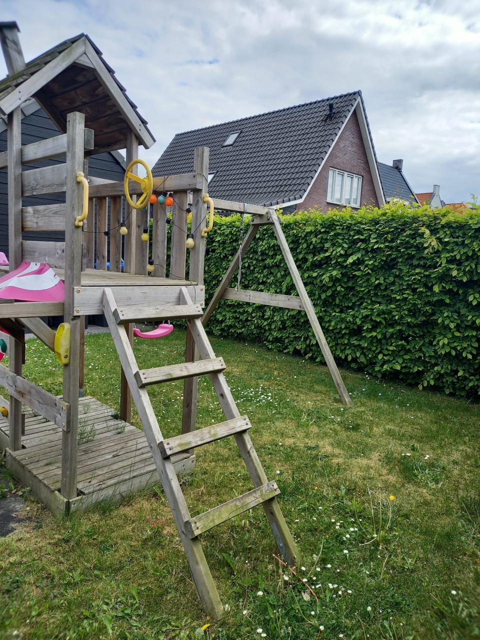 Speeltoestel met roze of blauwe glijbaan