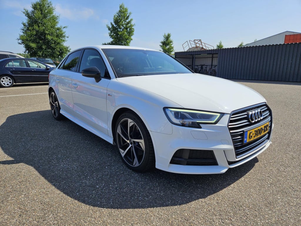 Audi A3 limousine 40 tfsi s-line