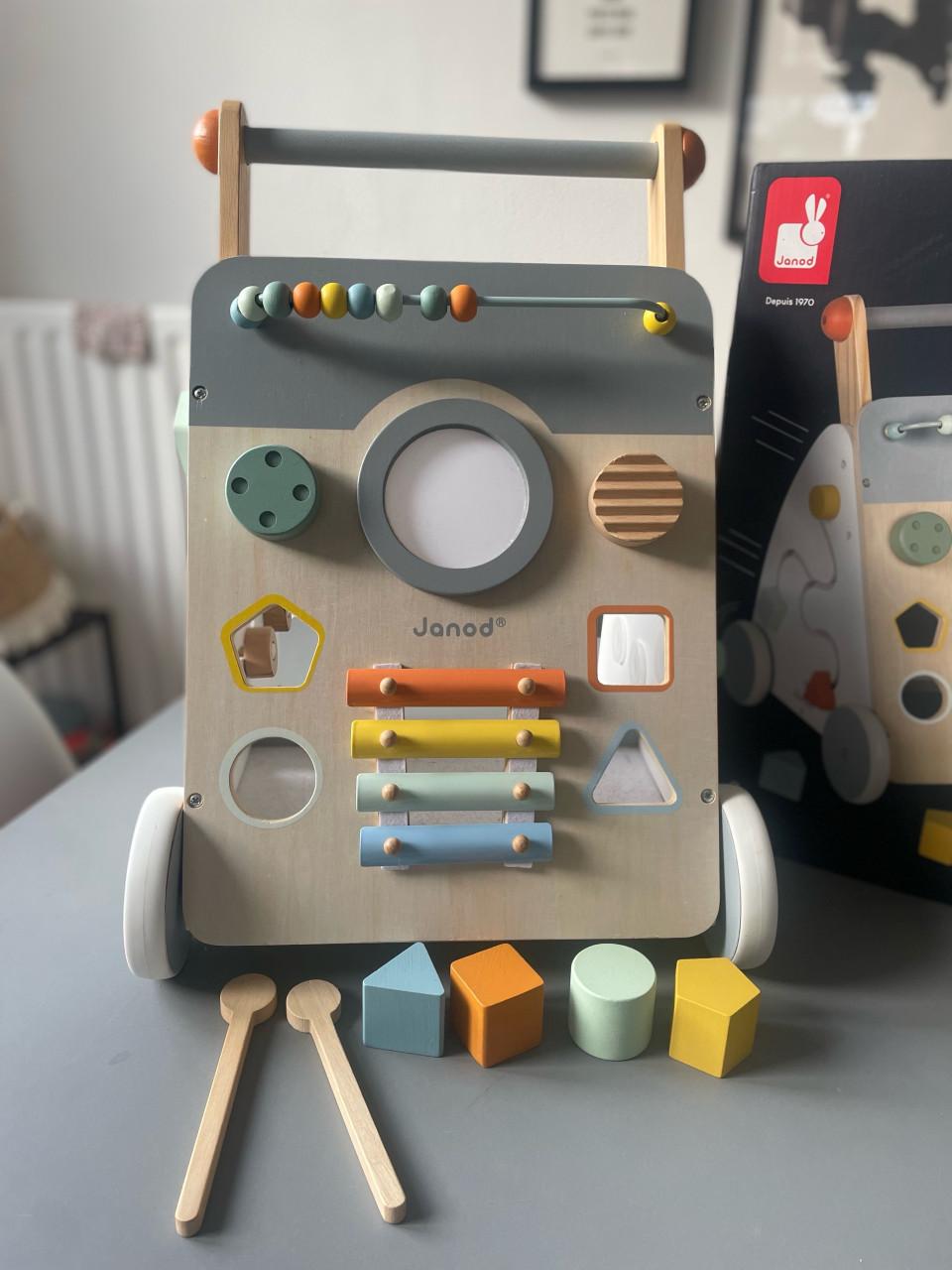 Houten loopwagen muziek