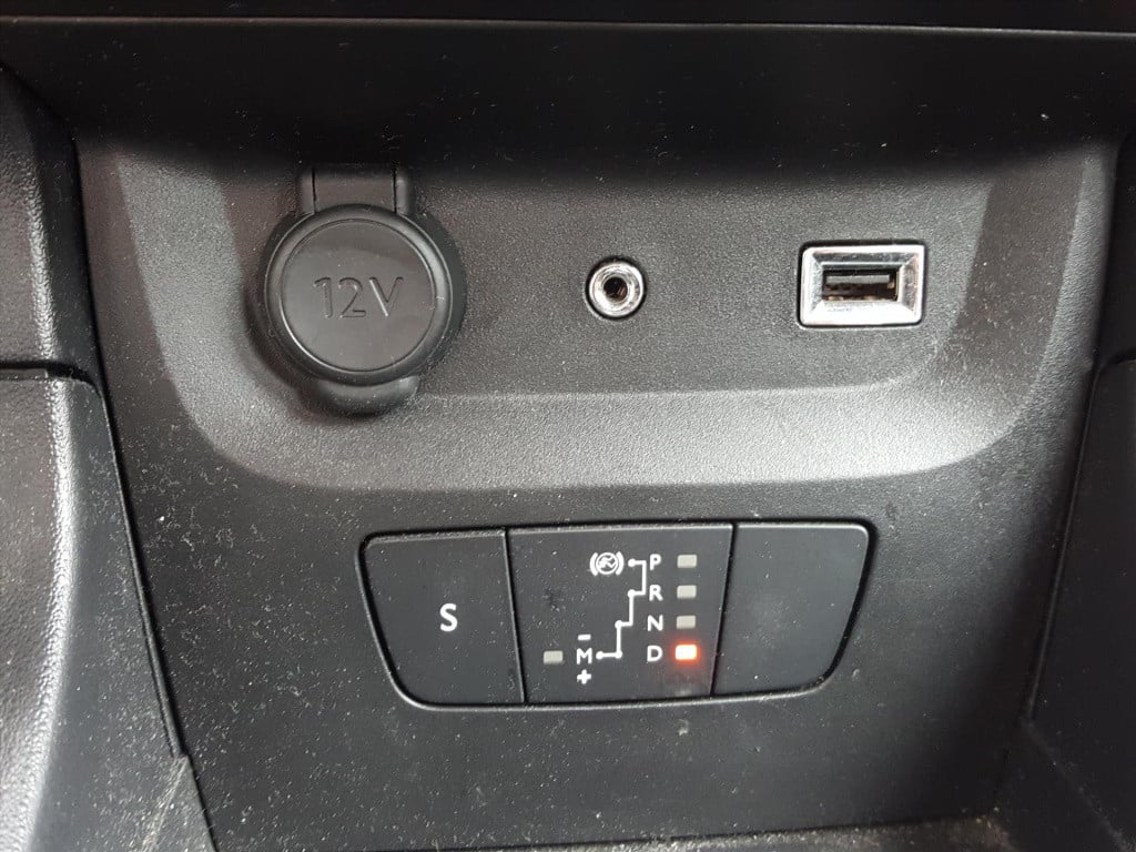 Citroen C3 shine 1.2 pt-110pk automaat navigatie via apple carplay & androi