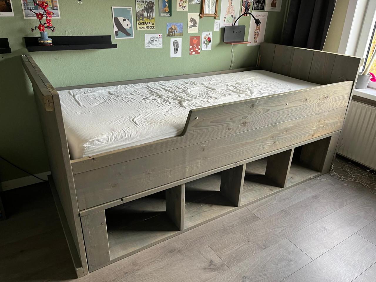 Houten bed