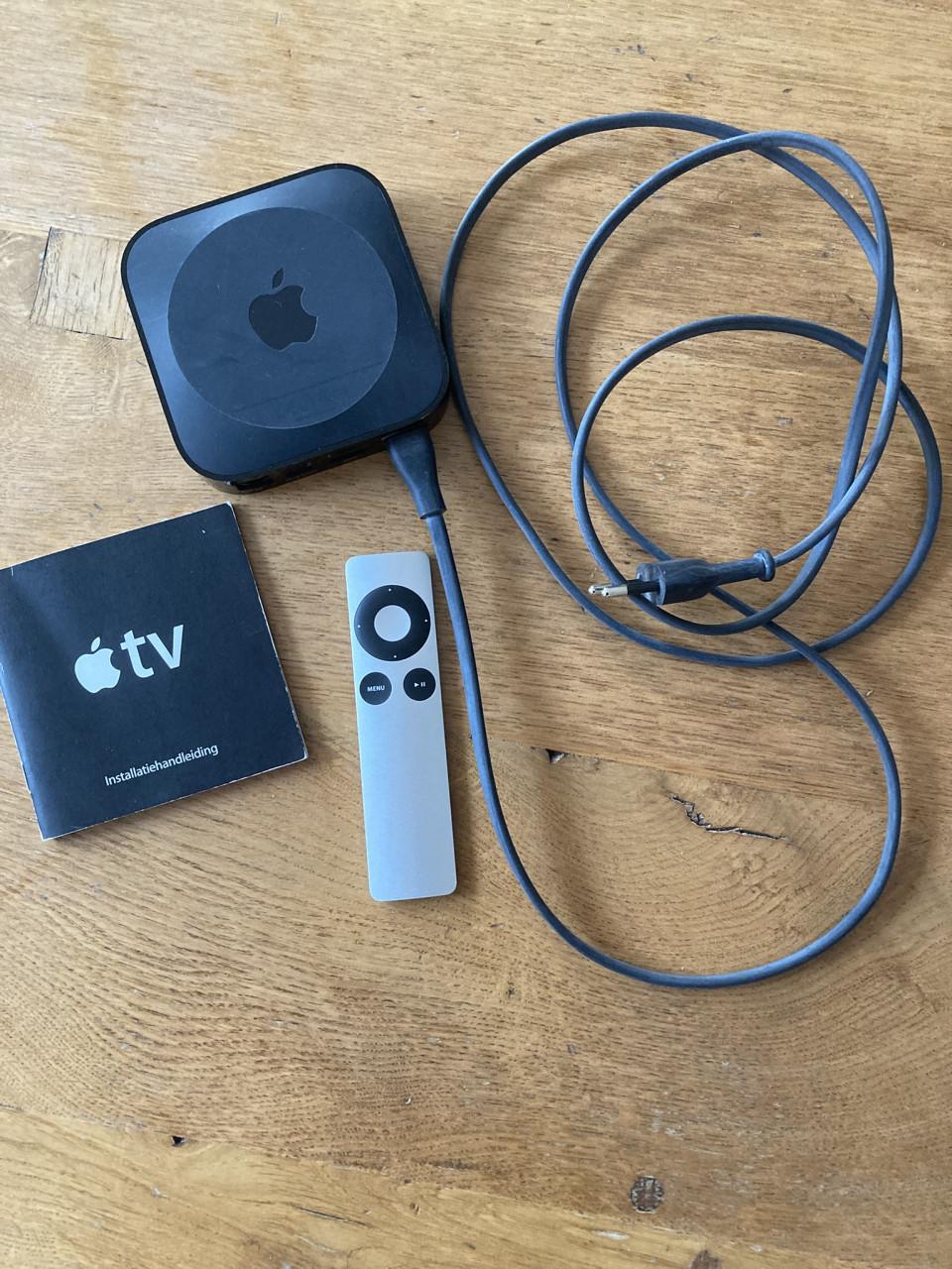Apple TV met lange HDMI kabel