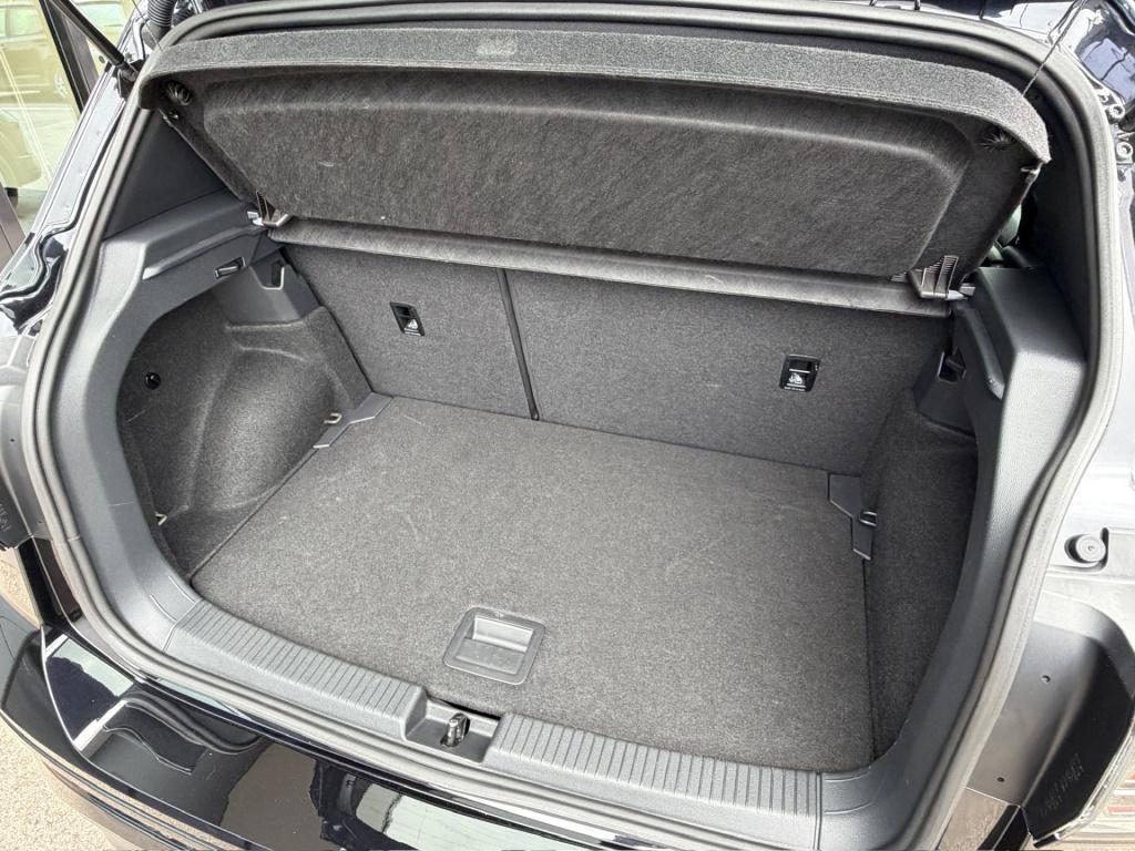 Volkswagen T-cross 1.5 tsi 150pk dsg r-line | camera | trekhaak | navi | iq