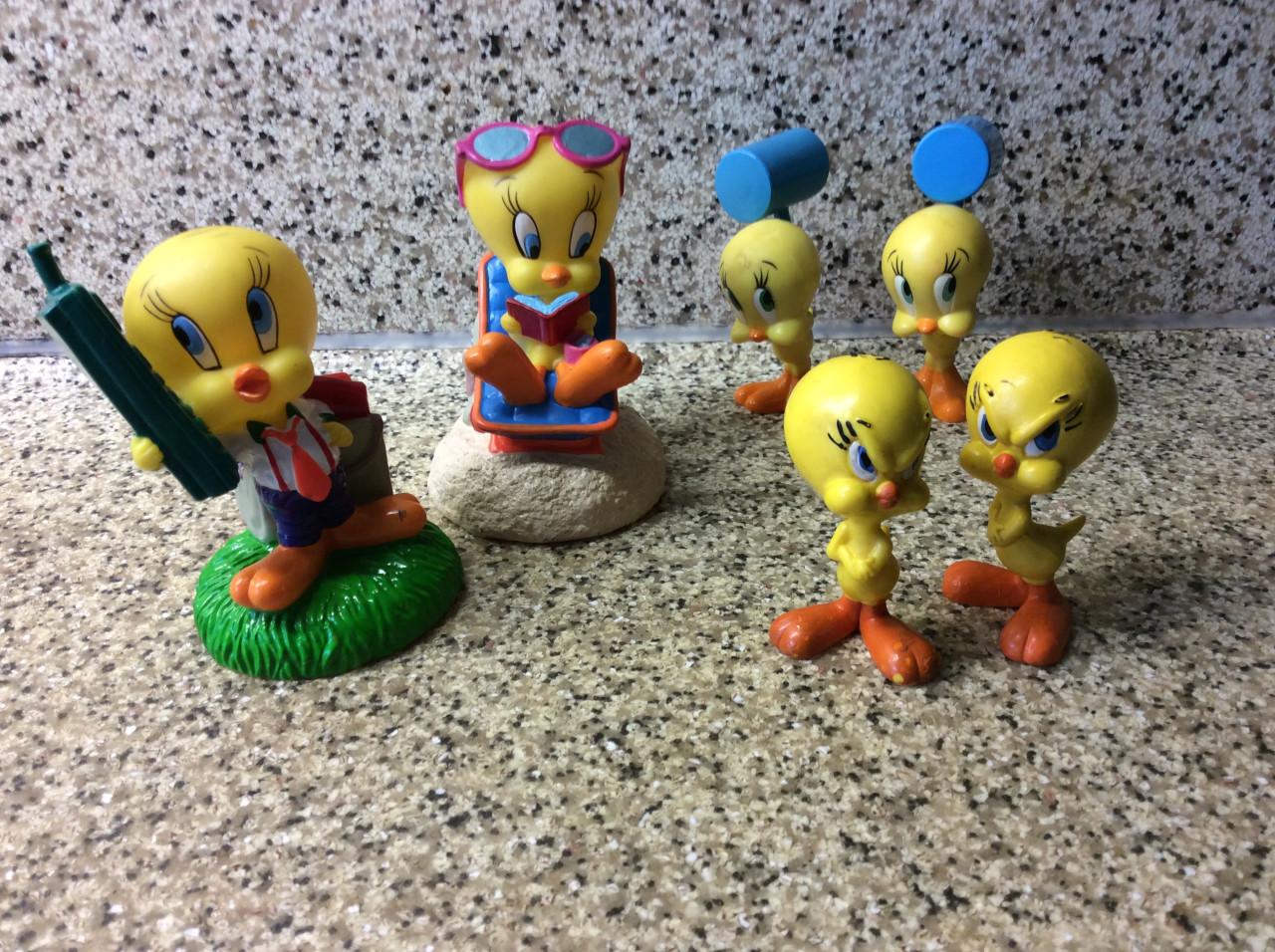 2 Tweety Candy Toppers en 4 rubber Tweety figuurtjes.