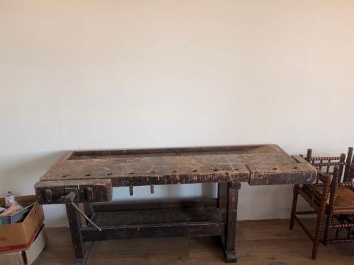 Oude houten school werkbank