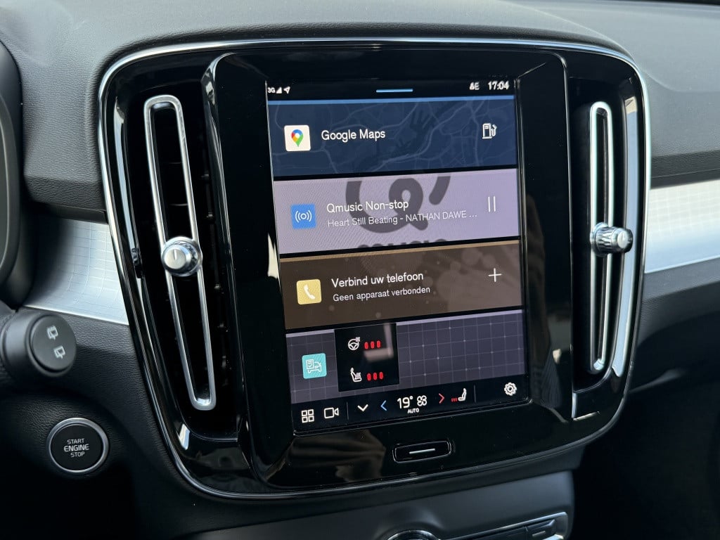 Volvo XC40 b4 197pk plus dark |adap.cruise| trekhaak | camera| elektrische