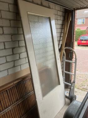 Opdekdeur met figuurglas