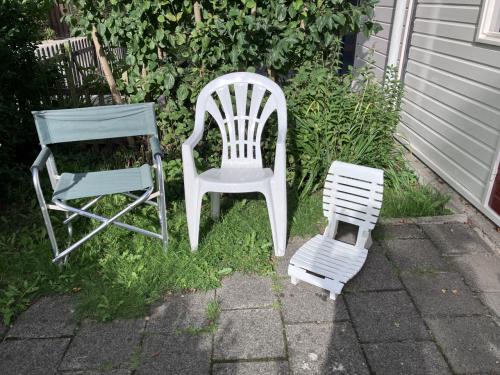 Drie tuinstoeltjes