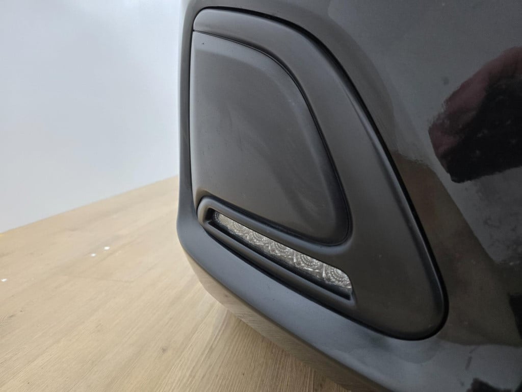 Peugeot 108 occasion in zwart met airco en bluetooth connecten | tweedehand