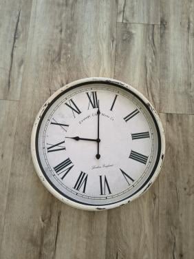 Prachtige, grote wandklok met Romeinse cijfers. Xenos klok.