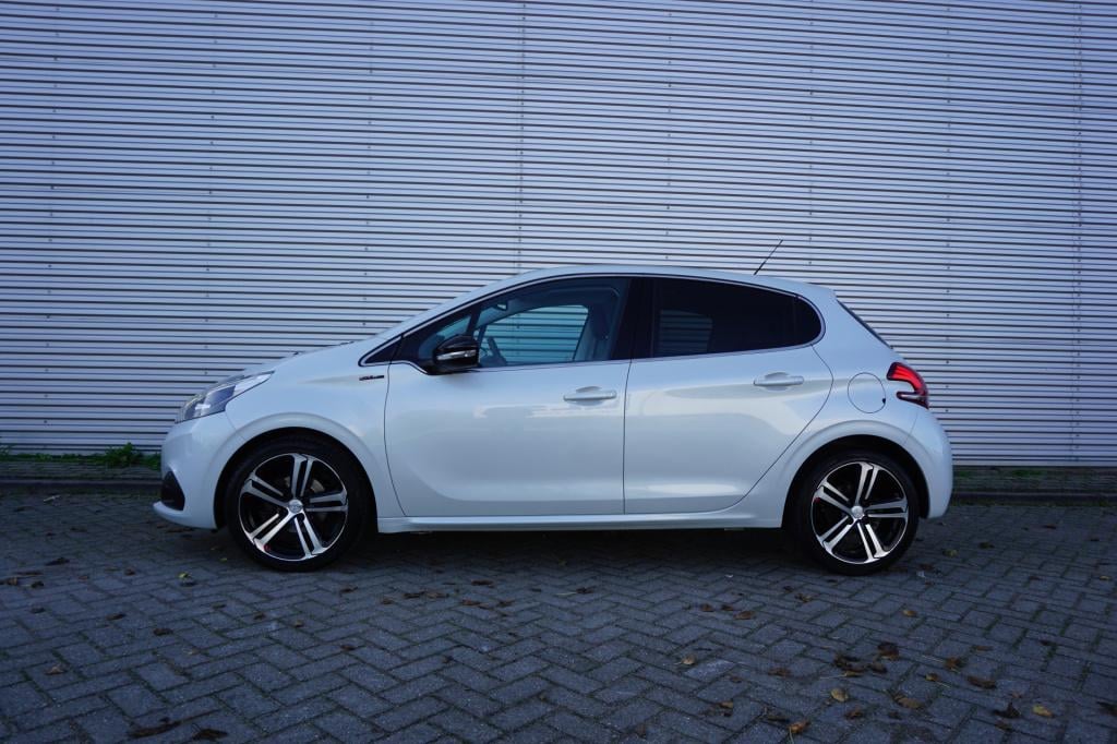Peugeot 208 1.2 puretech gt-line airco / navi / cruise / camera / pano / ca