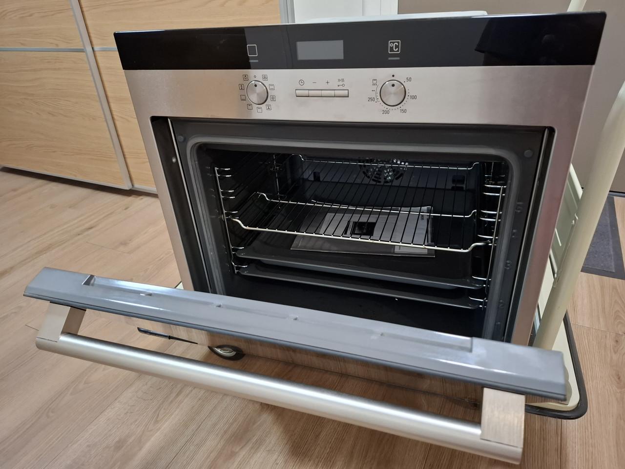Siemens hete lucht inbouw OVEN type HB33GB550 /57