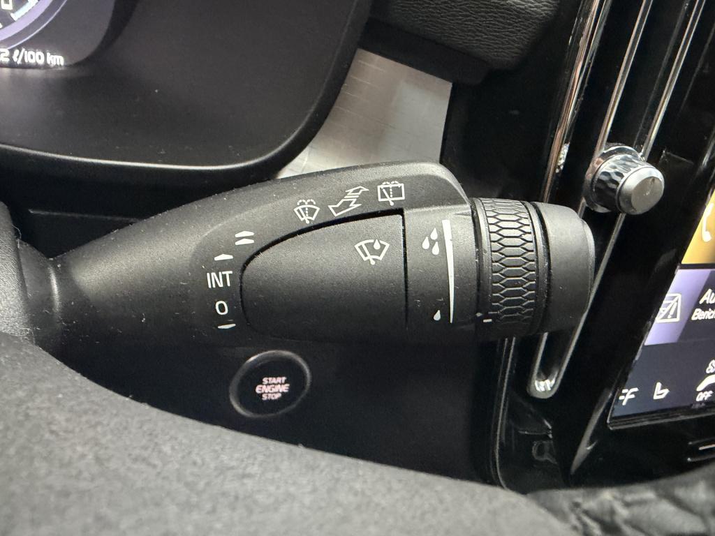 Volvo XC40 1.5 t4 plug-in hybrid plus dark