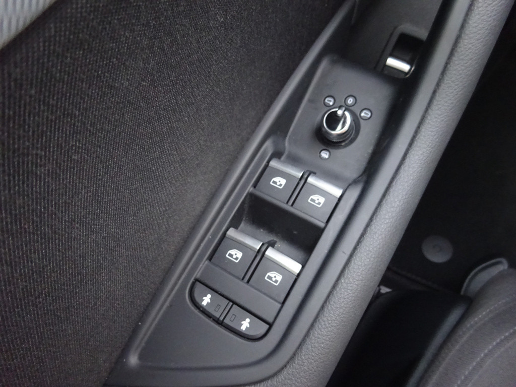 Audi A4 limousine 35 tfsi sport lease edition schuifdak climate / cruise co