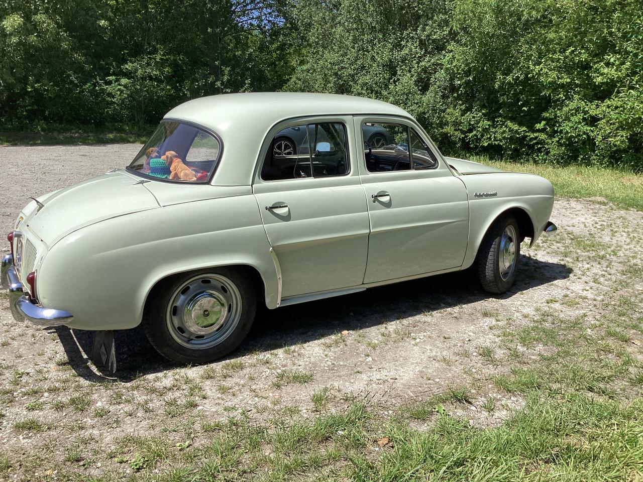 Renault Dauphine.