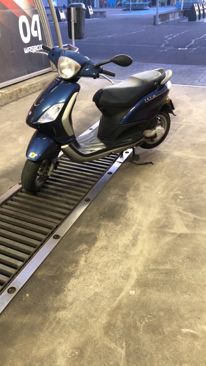 Piaggio Fly snor