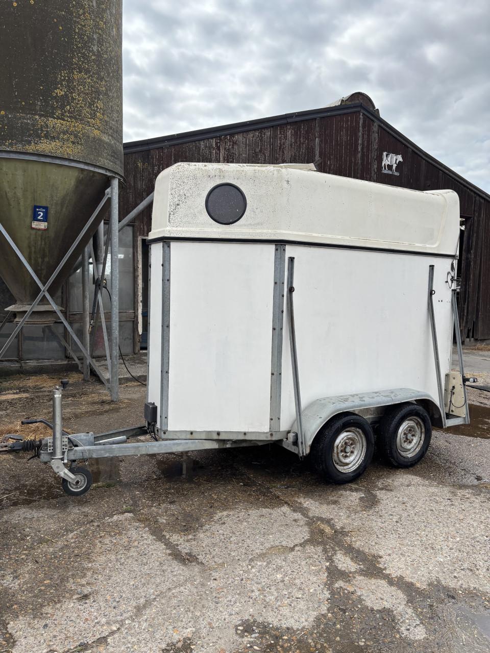 1,5 paards trailer