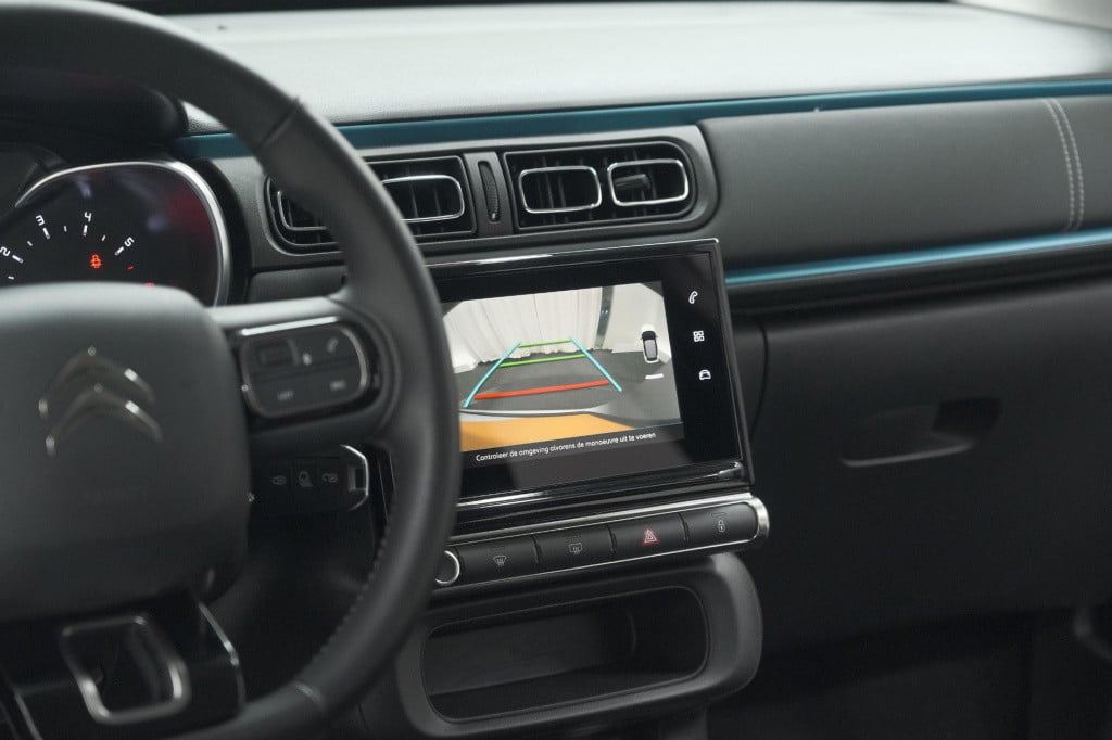 Citroen C3 puretech 110 shine | camera | navigatie | apple carplay | parkee