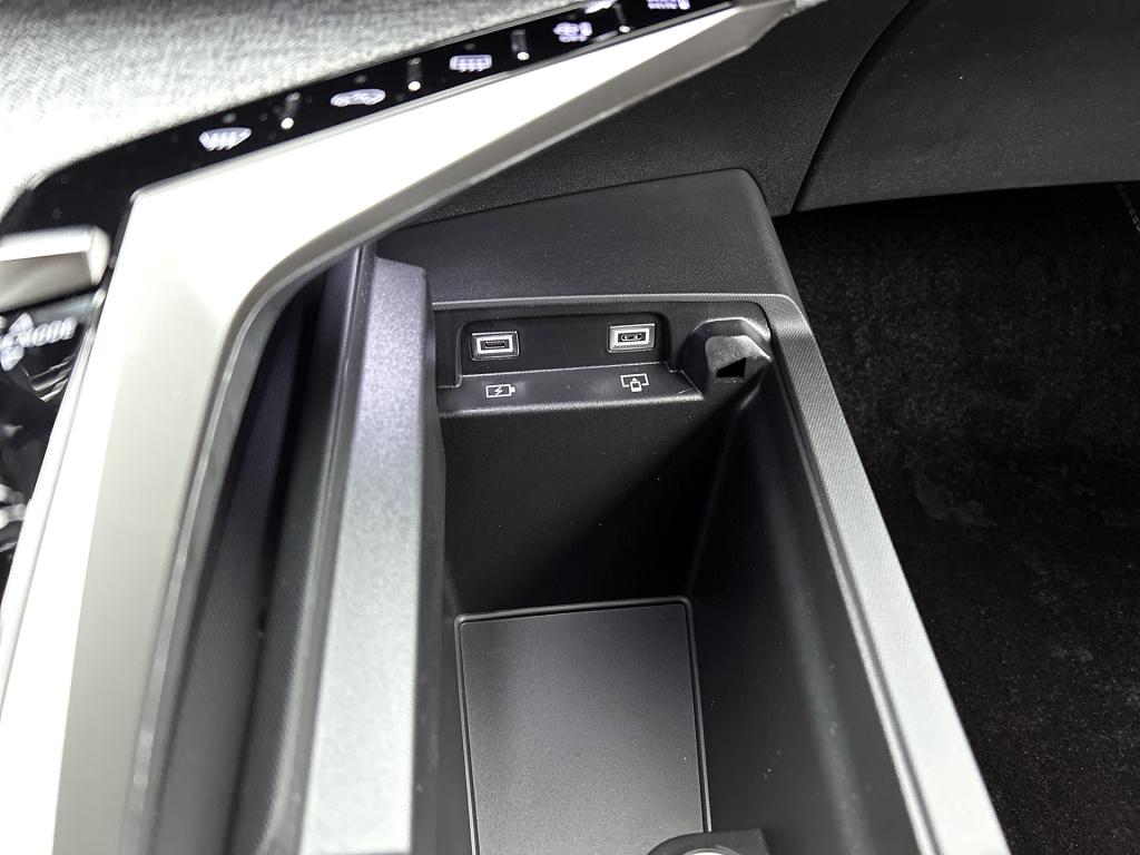 Peugeot E-3008 gt avantage 210 pk 73 kwh | trekhaak | 360 vision camera | w