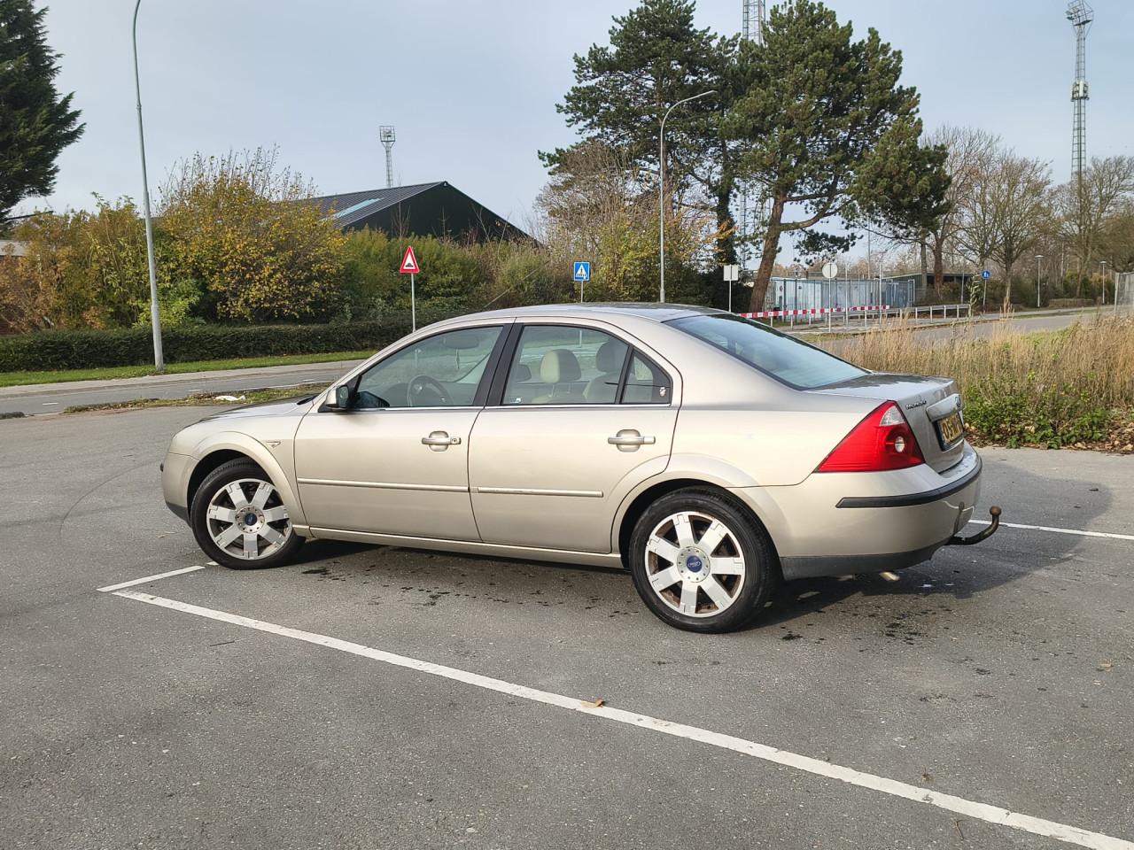 Ford Mondeo (2004), 2.0 liter, 5-deurs Ghia, handgeschakeld