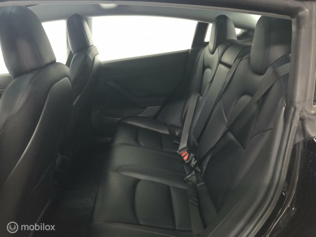Tesla Model 3 standard rwd plus 60 kwh